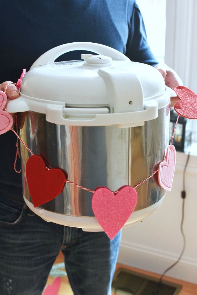 Man holding slow cooker1